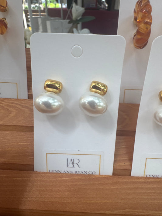 Pearl gold earrings